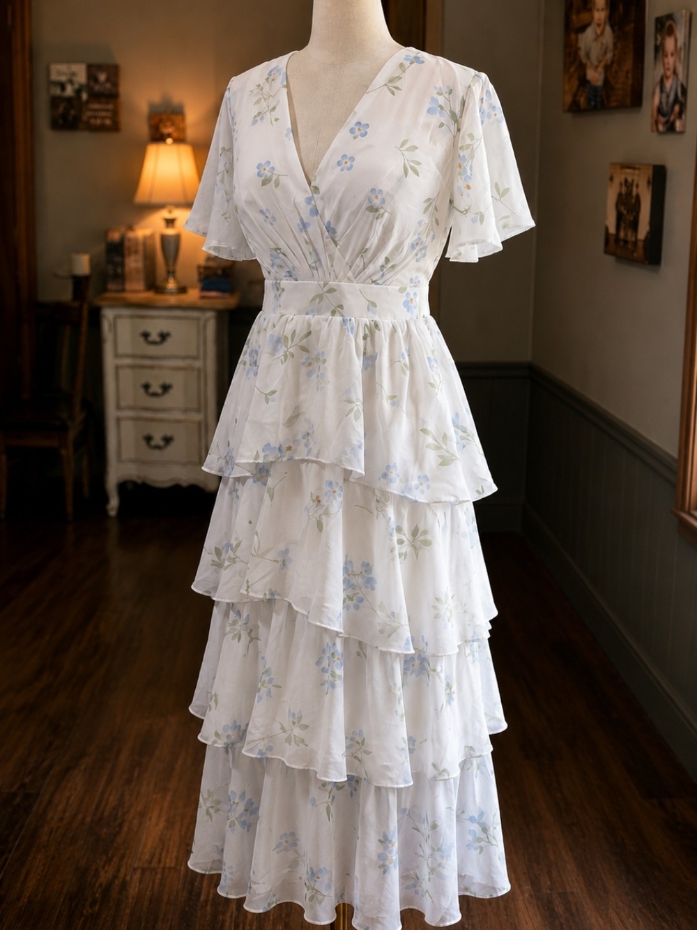 NWT Tiered White Floral Midi Dress with V-Neck And Zippered Back Sz 16 Plus - Picture 7 of 14